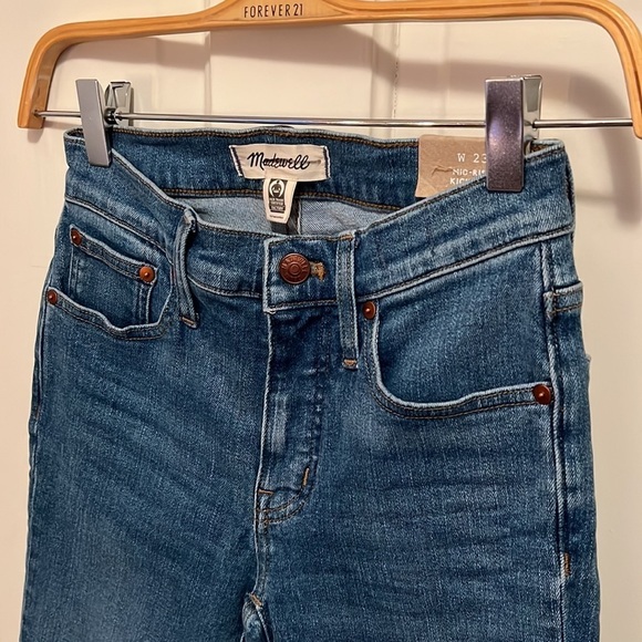 Madewell Kick Out Crop Jeans in Cherryville Wash - Picture 7 of 16